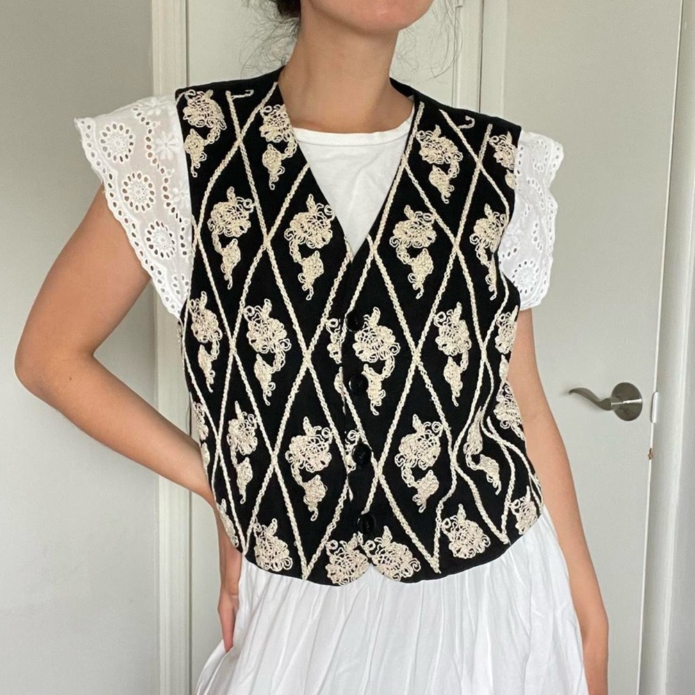 Express Black Top with Cap Sleeves and Graphic Design
